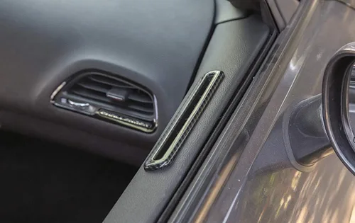 Vista 2 de GZXinWei Cubierta de salida de aire de puerta interior de fibra de carbono para Dodge Challenger 2015-2020 2021 2022 2023 Adhesivo para panel