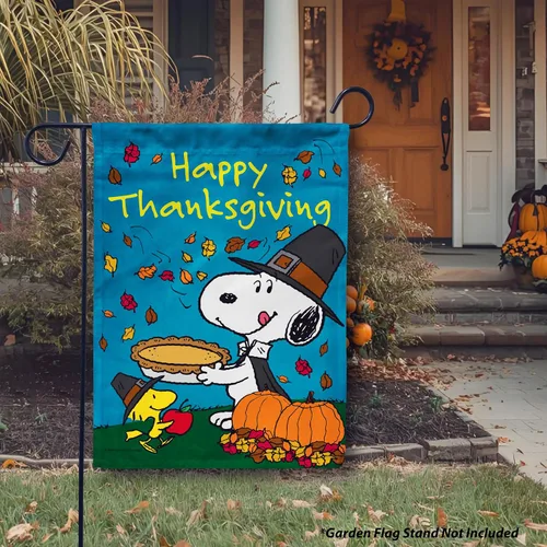 Vista 4 de Flagology, PEANUTS®, Happy Thanksgiving Snoopy - Bandera de jardín de 12 x 18 pulgadas, con licencia oficial de Peanuts®, otoño