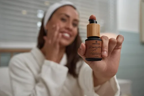 Vista 3 de NANO RESVERATROL A3 SERUM Partículas nanosizadas para una absorción instantánea profunda en la piel. Maestro antioxidante, antienvejecimiento
