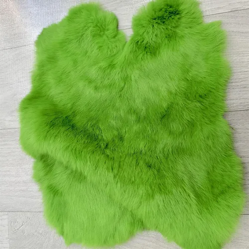 Vista 2 de Piel de conejo curtida naturalmente (piel de conejo de 10" por 12" con calidad de cuero para coser) Verde