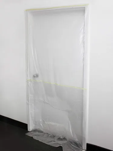 Vista 6 de VViViD Cinta autoadhesiva de grado químico y cortina de plástico resistente (1 paquete (60 x 108 pies)