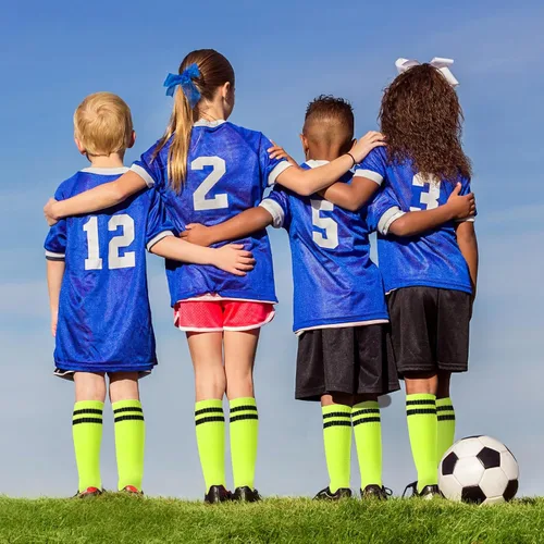 Vista 5 de Unittype 6 pares de calcetines de fútbol para niños pequeños, calcetines de fútbol a rayas juveniles, regalo de Navidad para niños y niñas de 4 a 14