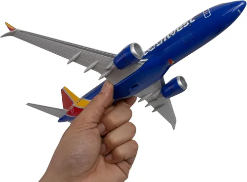 Vista 5 de Daron Worldwide Trading Skymarks Southwest 737-Max8 1/130 W/WiFi Dome Model Avión, unisex para niños