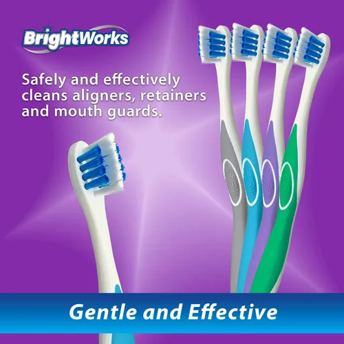 Vista 3 de BrightWorks Aligner Brush (paquete de 3) limpia de forma segura y eficaz alineadores, retenedores, protectores bucales y protectores nocturnos.