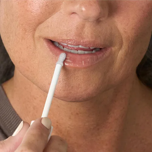 Vista 4 de Julep So Plush Plumping Lip Gloss - Color de labios de alto brillo, transparente 01- En el claro (hidratante)