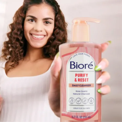 Vista 8 de Limpiador diario purificante Bioré Cuarzo Rosa + Carbón, limpiador facial libre de aceite energiza la piel, dermatológicamente probado y sin