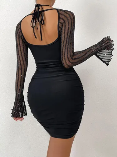 Vista 2 de WDIRARA Minivestido ajustado de malla en contraste de manga larga con cuello halter para fiesta
