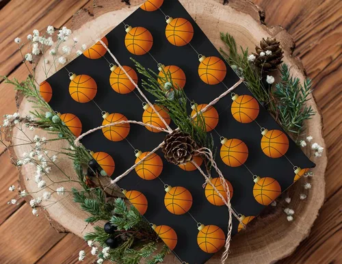 Vista 6 de Bonito papel de regalo de baloncesto grueso, adorno de Navidad, decoración de fiesta de vacaciones (rollo de 6 pies x 30 pulgadas)