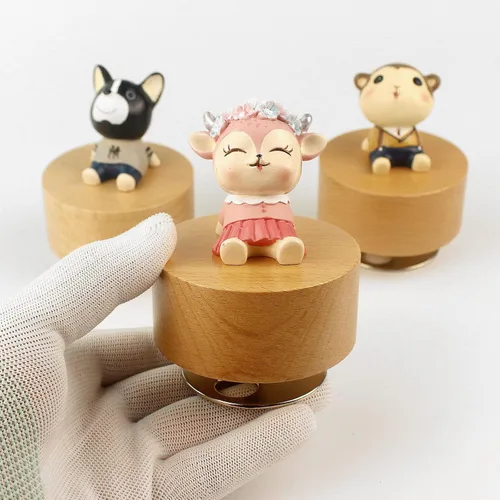 Vista 5 de SOFTALK Caja de música mecánica de madera con diseño de animal, con texto en inglés "You are My Sunshine", regalo para niños y niñas (oso)