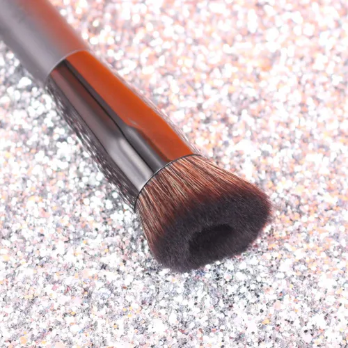 Vista 4 de Cepillo líquido para base de maquillaje para un aspecto natural impecable – Aplicador de maquillaje en ángulo para perfeccionar la crema facial