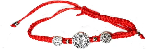 Vista 3 de Pulsera de cordón rojo ajustable de San Benito con tres medallas plateadas (juego de 3) Pulsera San Benito.