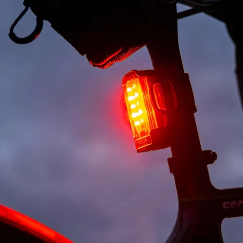 Vista 7 de LEZYNE Micro Drive 800+ LED Bike Light Set