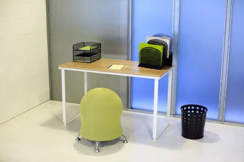 Vista 2 de Safco® Organizador de escritorio de malla de ónix de 5 niveles, 12 pulgadas de alto x 11.25 pulgadas de ancho x 7.25 pulgadas de profundidad, negro
