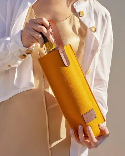 Vista 8 de Graf Lantz Botella de vino Cozy Carrier, 100% lana merino con mango de cuero, se adapta a una botella de vino estándar, carbón
