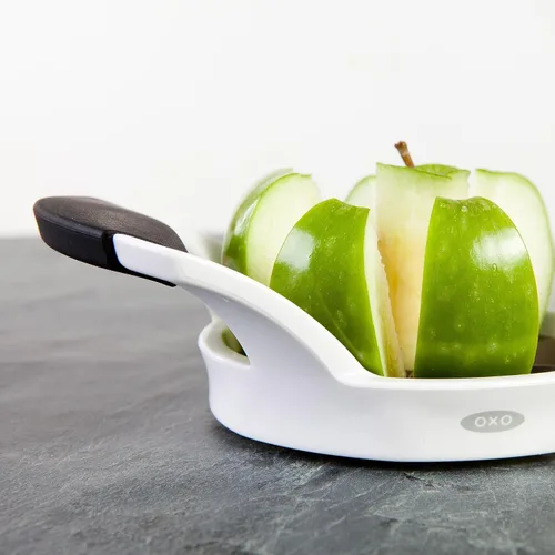 Vista 5 de OXO Good Grips - Cortador de manzana, descorazonador y divisor Cushioned, non-slip handles absorb pressure while prepping fruit into uniform