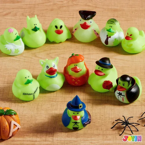 Vista 7 de JOYIN 12 piezas de juguetes de baño de patos brillantes de Halloween, patos de goma para premios escolares, patos que brillan en la oscuridad