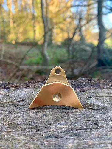 Vista 4 de Logan Whistles Ventura - Silbato de perro pastor de latón macizo, 100% fabricado en el Reino Unido, silbato de entrenamiento para perros