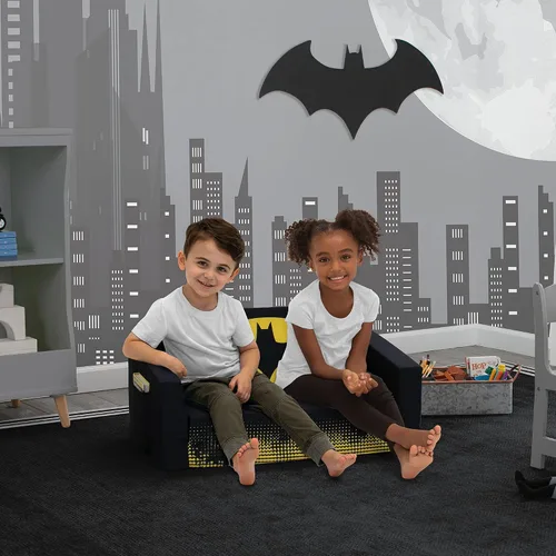 Vista 2 de Delta Children Cozee - Sofá abatible 2 en 1, sofá convertible a tumbona para niños, Batman