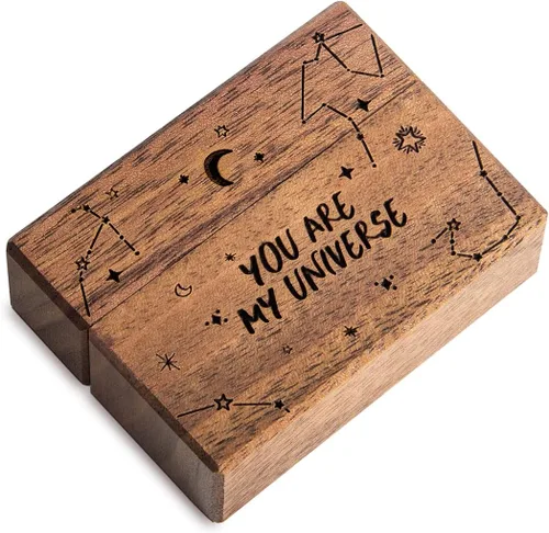 Vista 5 de Caja de anillo de compromiso de madera, pequeña funda plana delgada para propuesta, boda (You are my universe)