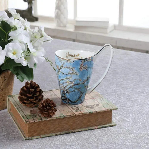 Vista 3 de Taza de café de porcelana de hueso YBK Tech, taza grande de 16oz de té - Diseño inspirado en las pinturas de Van Gogh (flor de albaricoque)