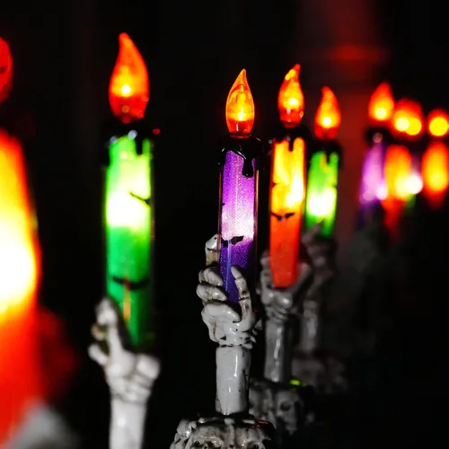 Vista 7 de Hourleey Decoraciones de Halloween, paquete de 10 velas de calavera con estacas, funciona con pilas, impermeable, decoración de camino