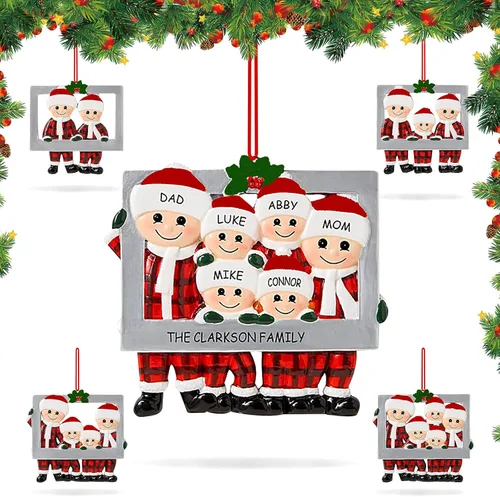 Vista 8 de Adorno de Navidad personalizado 2025, adorno para árbol de Navidad, marco personalizado de familia feliz hecho de cerámica, colgante con nombre