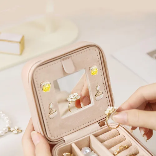 Vista 4 de JUFORLFY Joyero de viaje para mujeres y niñas, organizador con espejo, anillos, aretes, collares, caja organizadora de almacenamiento, caja