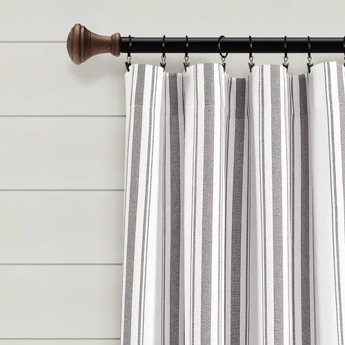 Vista 2 de Lush Decor Farmhouse Stripe - Par de paneles de cortinas de ventana de algodón teñido con hilo a rayas, 42" A x 84" L, Gris - Encanto rústico