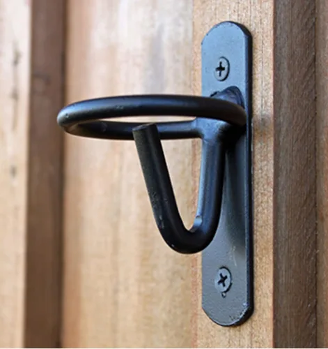 Vista 5 de Perchas de cubo de metal para puestos de caballos - Soporte de cubo de montaje en pared para alimentación de granos - Negro
