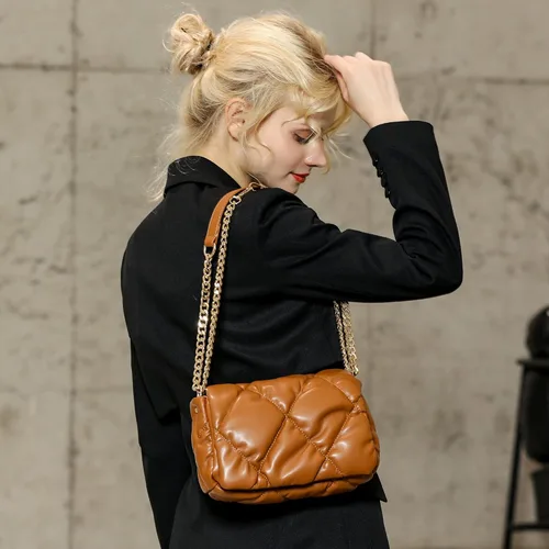 Vista 7 de Herald Bolsa de hombro acolchada acolchada para mujer con cadena gruesa acolchada a la moda fruncida, bolsa lateral