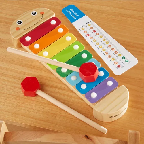 Vista 9 de Xilófono de ciempiés Melissa & Doug, un juguete musical con mazos de madera