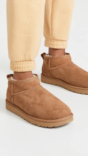 Vista 2 de UGG - Botas clásicas de caña ultrabaja para mujer Castaño