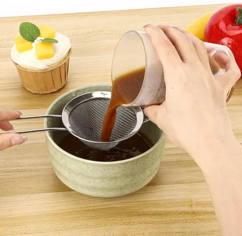 Vista 5 de Paquete de 3 coladores de malla fina de acero inoxidable 304 tamiz pequeño para alimentos, té, jugos, cócteles, cocina (3.35 pulgadas)