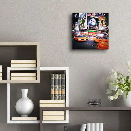 Vista 7 de Epic Art 'NYC Taxi Taxi' por Nina Papiorek, arte de pared de vidrio acrílico, 12 x 12 pulgadas