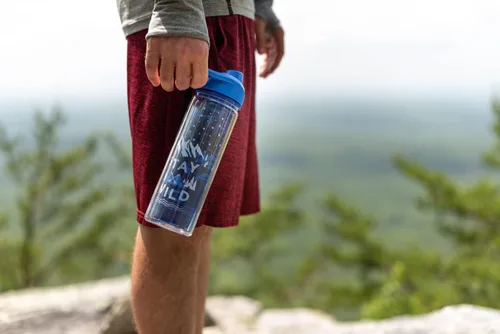 Vista 7 de COOL GEAR Essence - Botella de agua Chugger con boca ancha y diseño abatible, aislamiento de doble pared y lazo de transporte para un fácil uso