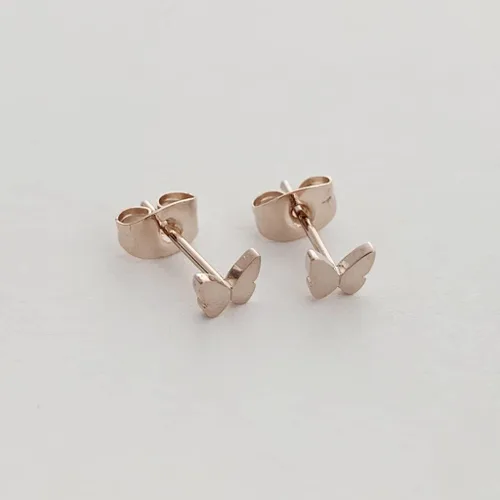 Vista 8 de HONEYCAT Mini aretes de mariposa en oro, oro rosa o plata Joyería minimalista y delicada