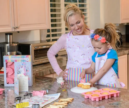 Vista 3 de Handstand Kitchen Arcoiris y unicornios 15 piezas Ultimate Baking Party con recetas Dishwasher Safe, Family Activity, Sturdy for Everyday Use