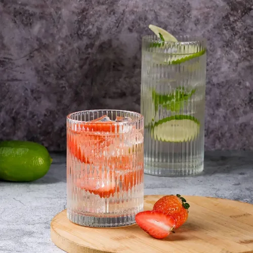 Vista 4 de WHJY Vasos altos de cristalería acanalados, vasos cortos únicos para uso diario, juego de 4 vasos para cóctel, whisky, cerveza, jugo, 8.8 onzas, 3.7
