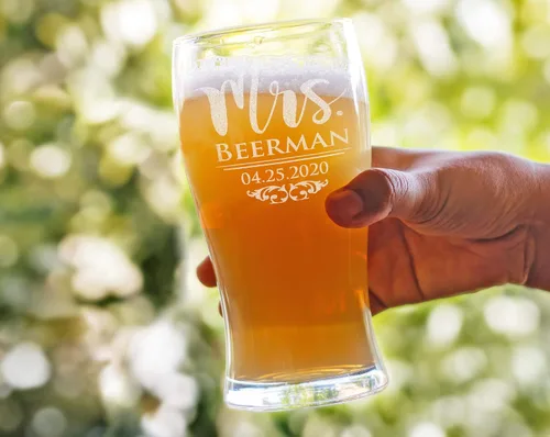 Vista 4 de Juego de 2 vasos de cerveza grabados personalizados con texto en inglés "Mr Mrs", 50 aniversario de boda, papá, mamá, novia, novio, pronto para ser