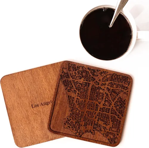 Vista 3 de O3 Design Studio - Juego de 4 posavasos de madera Sapele con mapa de la ciudad, hecho a mano