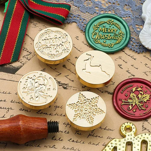 Vista 6 de SWANGSA - Juego de sellos de cera, estilo vintage, 4 cabezas con patrones navideños y 1 mango de madera para regalos de Navidad y Año Nuevo Dorado