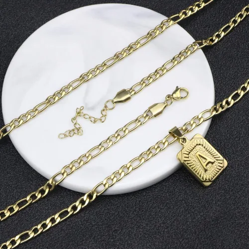 Vista 5 de Joycuff - Collar con dije de letra inicial, chapada en oro de 18 quilates, medallón rectangular con alfabeto cuadrado, hecho a mano, de acero