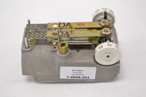 Vista 2 de Johnson Controls T-4506-203 Termostato de doble temperatura sin interruptor de indexación, acción directa, montaje horizontal