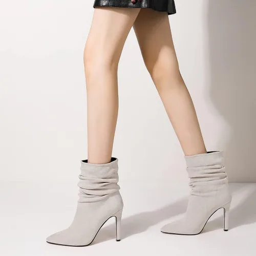 Vista 2 de heelchic Botas de tobillo cómodas de las mujeres del dedo del pie puntiagudo atractivas botas de tacón alto de aguja botas cortas
