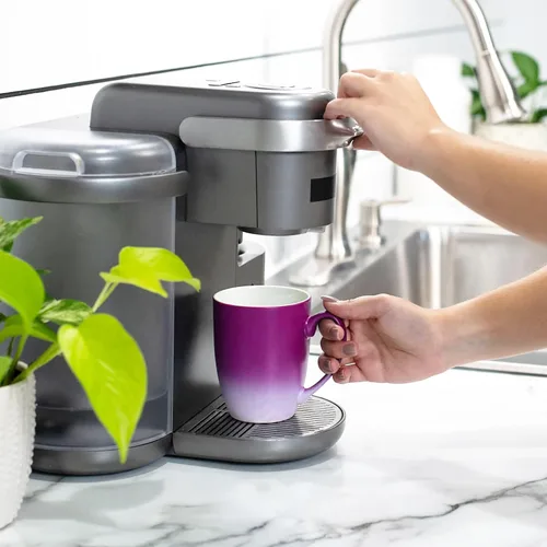 Vista 6 de Elanze Designs Magenta blanco dos tonos Ombre mate taza de café de cerámica de 12 onzas Magenta y blanco.