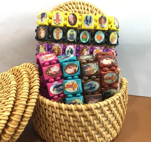 Vista 3 de yantu Pulsera elástica de panel pequeño de madera extraíble con imágenes de santos religiosos, Jesús y rosario, Madera