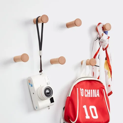 Vista 6 de HomeDo Paquete de 8 ganchos de pared de madera para sombreros, ganchos de madera para colgar en la pared, organizador individual decorativo