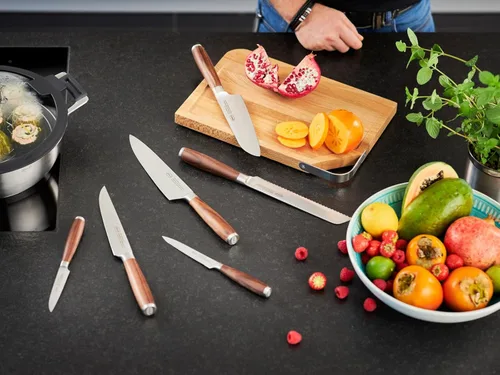 Vista 2 de Rösle Colección de cuchillos Masterclass, cuchillo Santoku, hoja de 8.6 pulgadas