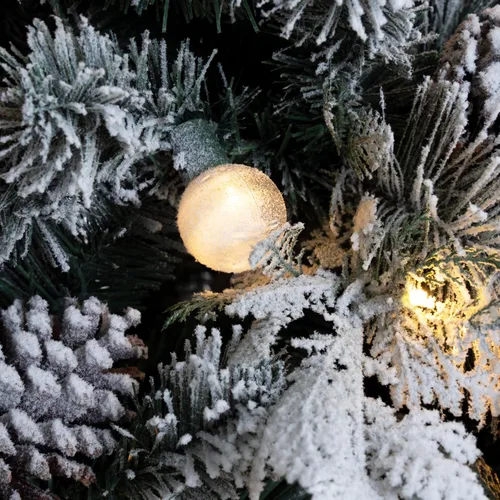 Vista 7 de Naomi Home Darla - Árbol de Navidad flocado de nieve preiluminado de 7.5 Esmerilado con proyector