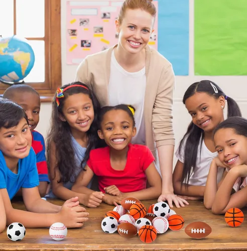 Vista 5 de Zhanmai 36 bolas de estrés deportivas para el día de San Valentín con tarjetas de regalo para niños, baloncesto, béisbol, fútbol, fiesta
